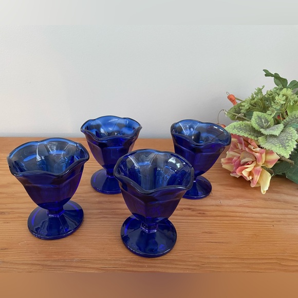 4 Vintage Anchor Hocking Cobalt Blue Tulip Ice Cream Sundae Glasses/ Dishes 1987 - Picture 1 of 4